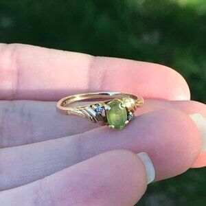 MAGIC GLO ✨ 10k Gold Ring With Green Peridot Diamond 💚